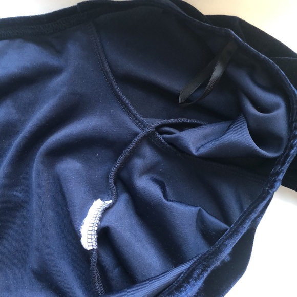 MINKPINK blue velvet off-shoulder crop top - Picture 7 of 8